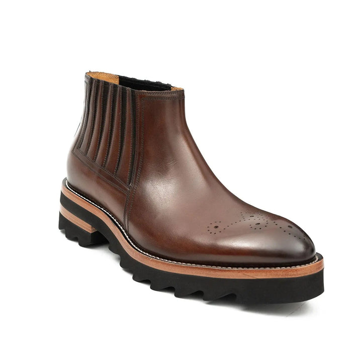 DV DIVINCH men’s shoes, handcrafted leather shoes, calfskin footwear, men’s designer shoes, leather dress shoes, brogue shoes, Derby shoes, Oxford shoes, monk strap shoes, Chelsea boots, lug sole footwear