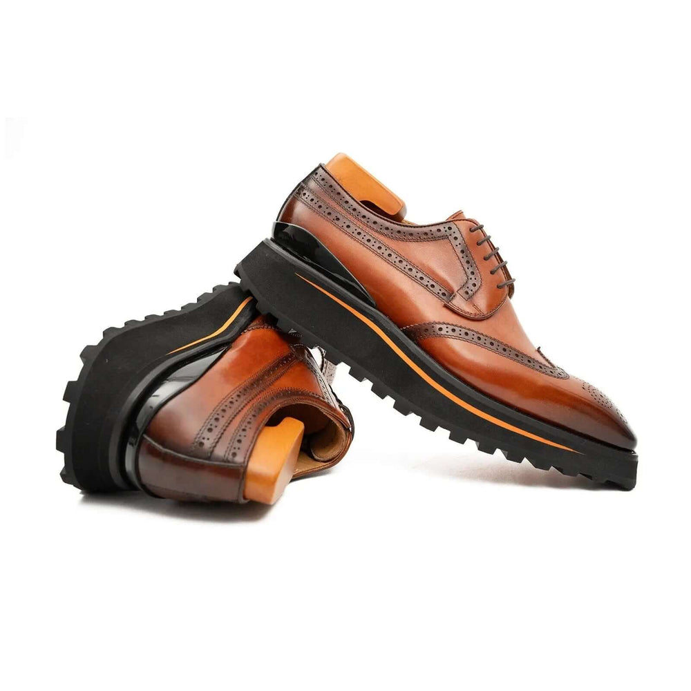 Thick-soled calfskin formal brogue derby shoes Brown by DV DIVINCH, showing angled side view with brogue detailing.
