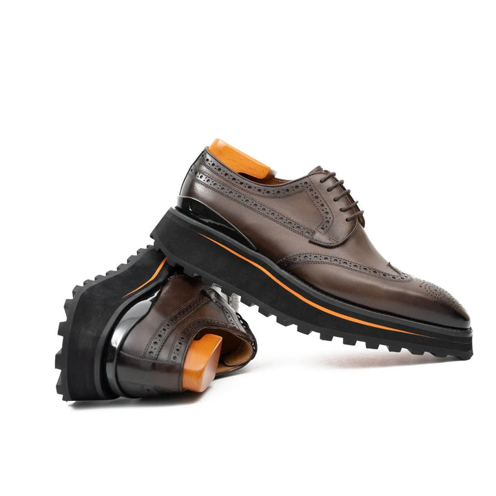 DV DIVINCH men’s shoes, handcrafted leather shoes, calfskin footwear, men’s designer shoes, leather dress shoes, brogue shoes, Derby shoes, Oxford shoes, monk strap shoes, Chelsea boots, lug sole footwear