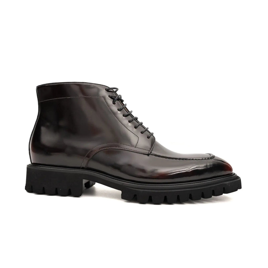 DV DIVINCH men’s shoes, handcrafted leather shoes, calfskin footwear, men’s designer shoes, leather dress shoes, brogue shoes, Derby shoes, Oxford shoes, monk strap shoes, Chelsea boots, lug sole footwear
