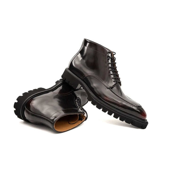 DV DIVINCH men’s shoes, handcrafted leather shoes, calfskin footwear, men’s designer shoes, leather dress shoes, brogue shoes, Derby shoes, Oxford shoes, monk strap shoes, Chelsea boots, lug sole footwear