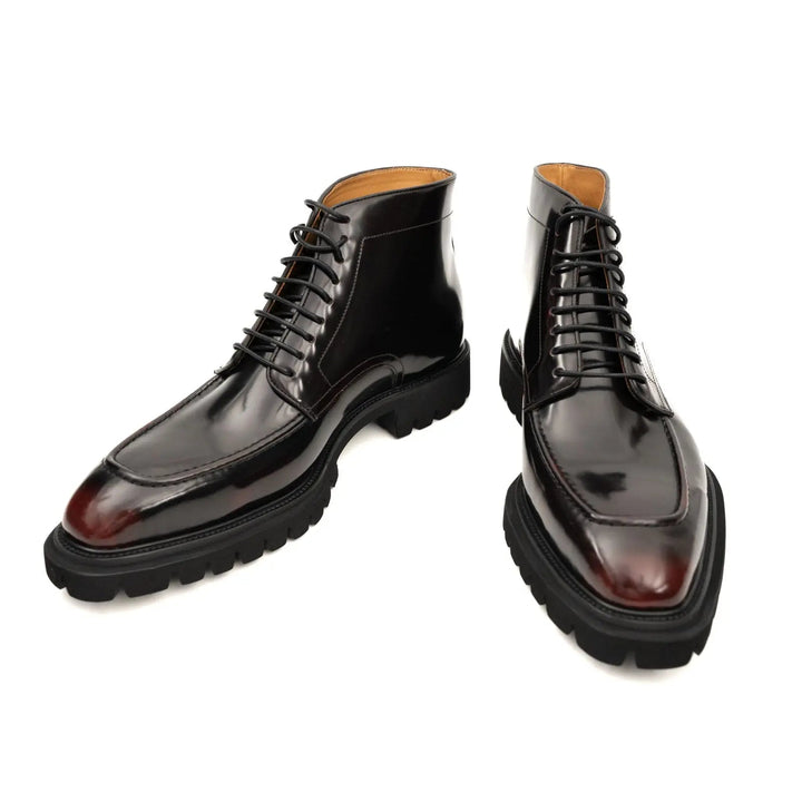 DV DIVINCH men’s shoes, handcrafted leather shoes, calfskin footwear, men’s designer shoes, leather dress shoes, brogue shoes, Derby shoes, Oxford shoes, monk strap shoes, Chelsea boots, lug sole footwear