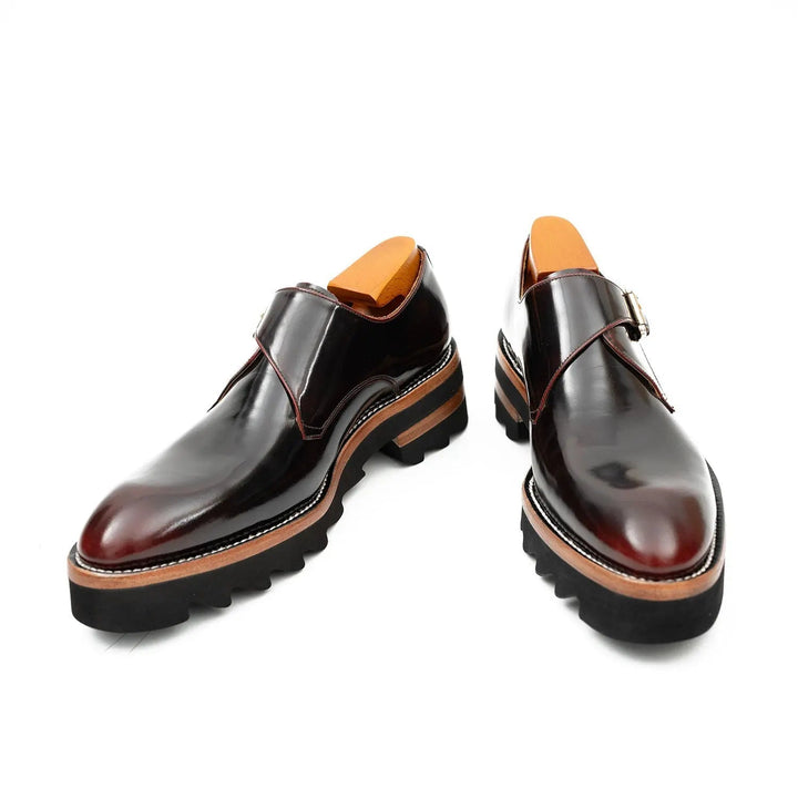 DV DIVINCH men’s shoes, handcrafted leather shoes, calfskin footwear, men’s designer shoes, leather dress shoes, brogue shoes, Derby shoes, Oxford shoes, monk strap shoes, Chelsea boots, lug sole footwear