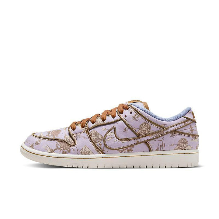 Nike SB Dunk Low &