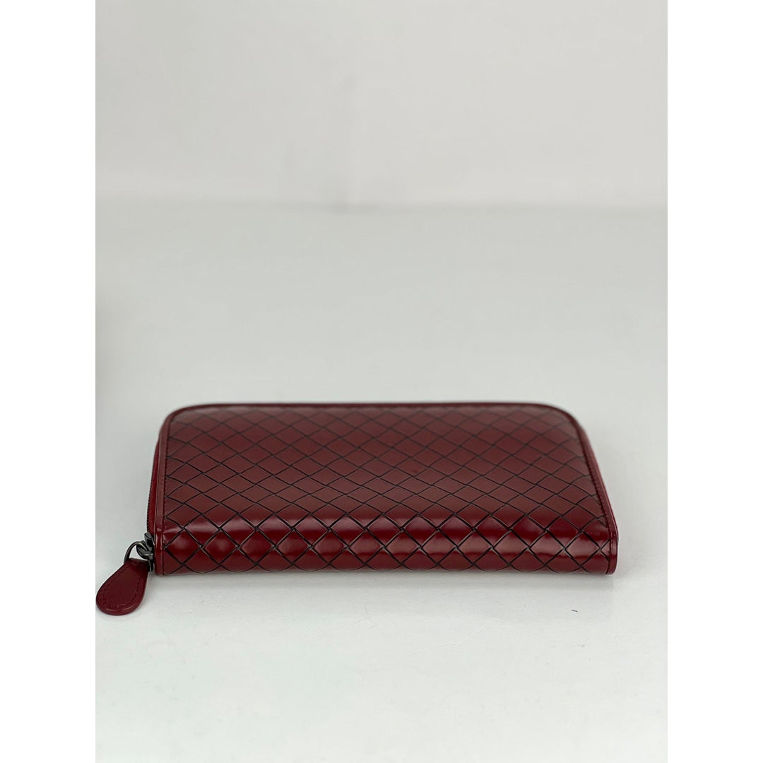 Bottega Veneta Burgundy Intrecciato leather zip wallet clutch – STORE 7994