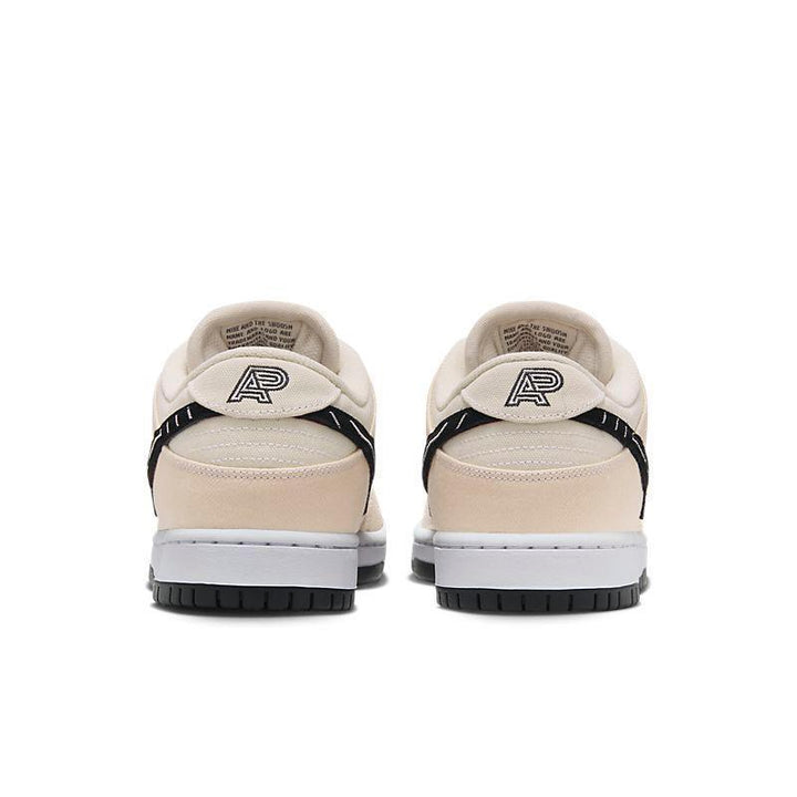 Nike SB Dunk Low &