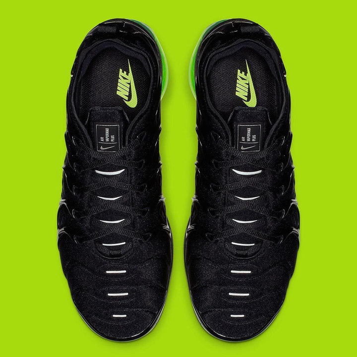 Nike Air VaporMax Plus &
