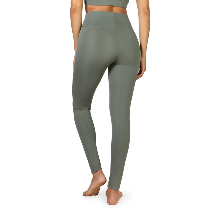 BodyBoo seamless shapewear for women – made in Italy BodyBoo sculpting bodysuit with tummy control BodyBoo high-waist shaping shorts in nude and black Italian BodyBoo compression leggings – firm control BodyBoo invisible control briefs for smooth silhouet