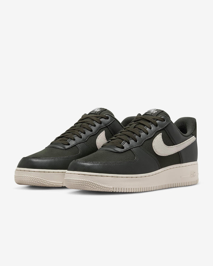 Nike Air Force 1 &