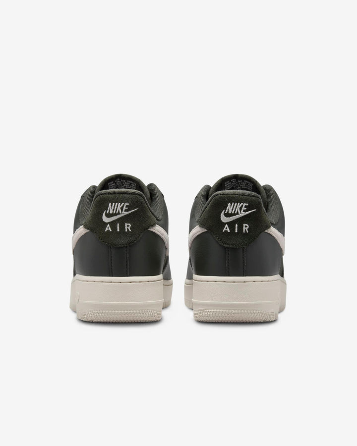 Nike Air Force 1 &