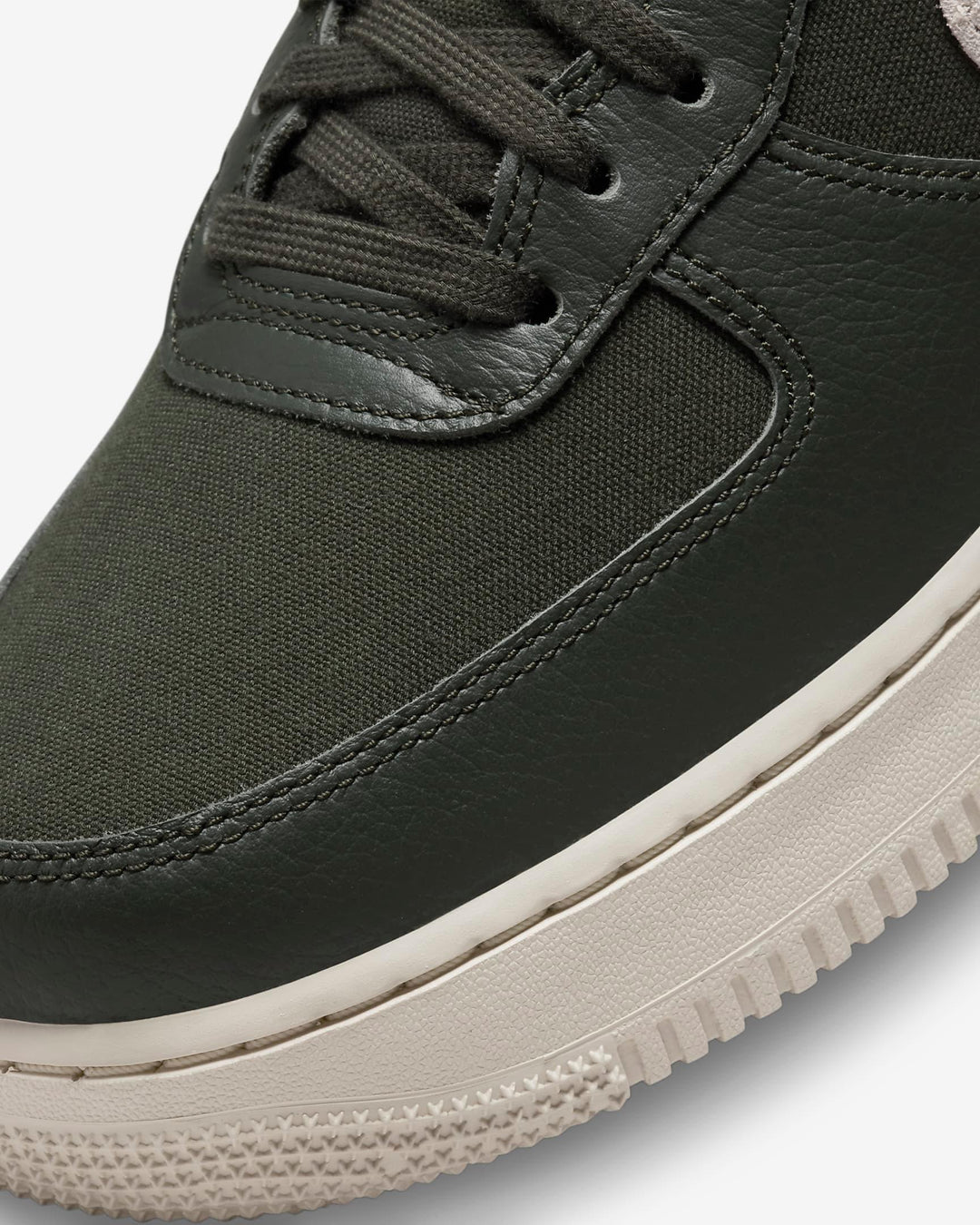 Nike Air Force 1 &