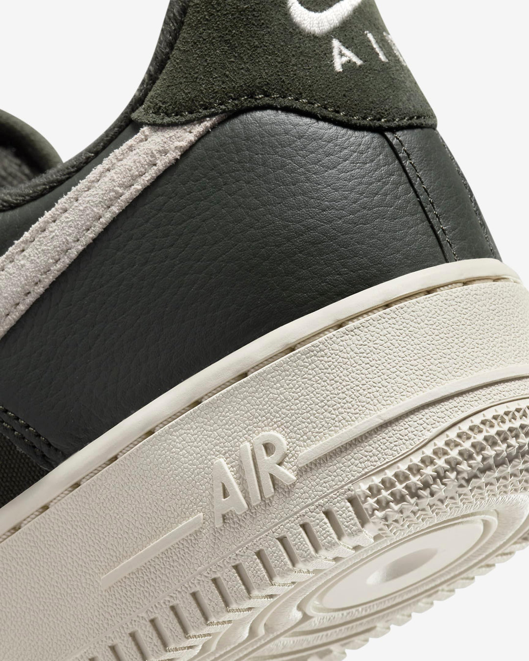 Nike Air Force 1 &