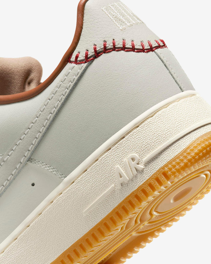 Nike Air Force 1 Low &