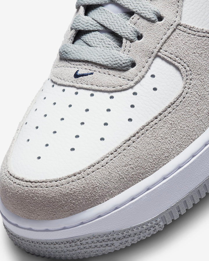 Nike Air Force 1 Low &