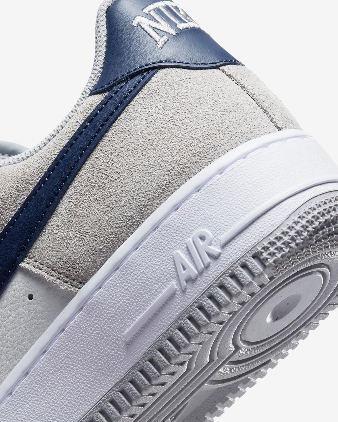 Nike Air Force 1 Low &