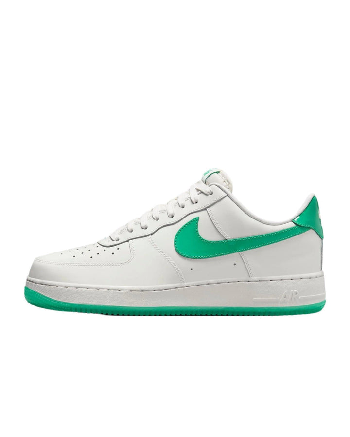 Nike Air Force 1 &