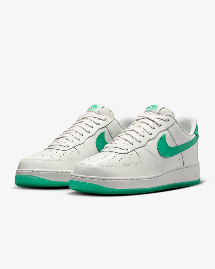 Nike Air Force 1 &