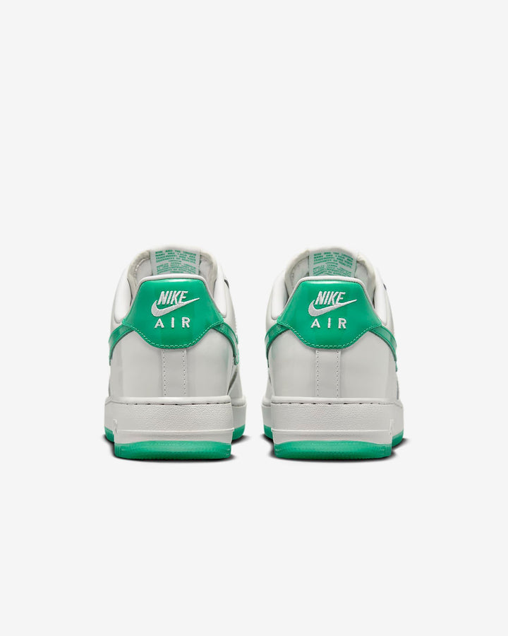 Nike Air Force 1 &