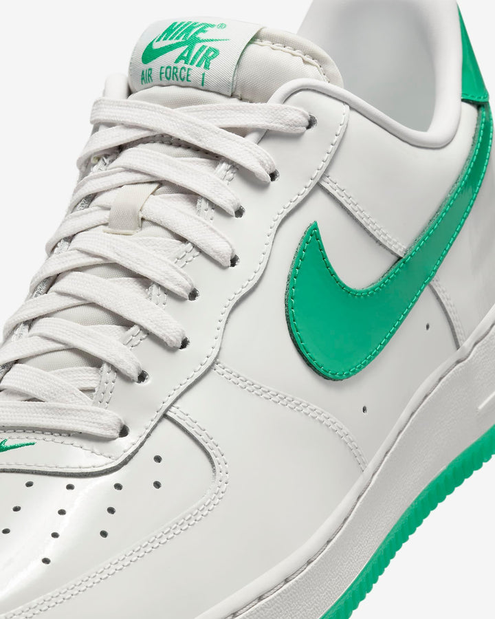 Nike Air Force 1 &