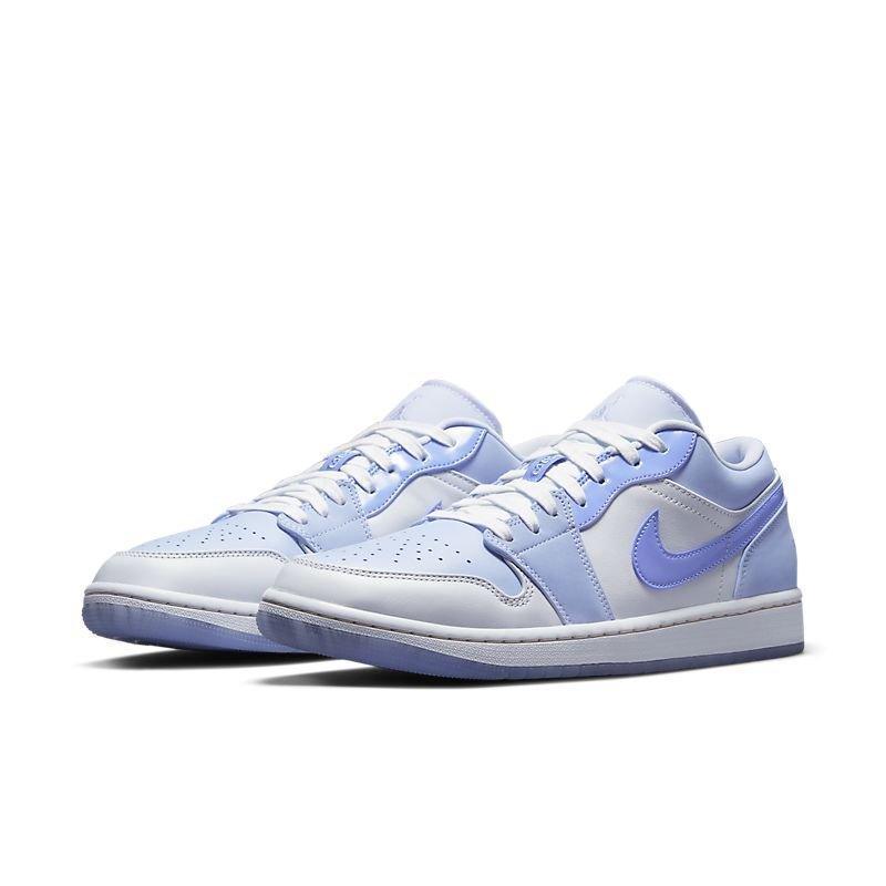 Air Jordan 1 Low &