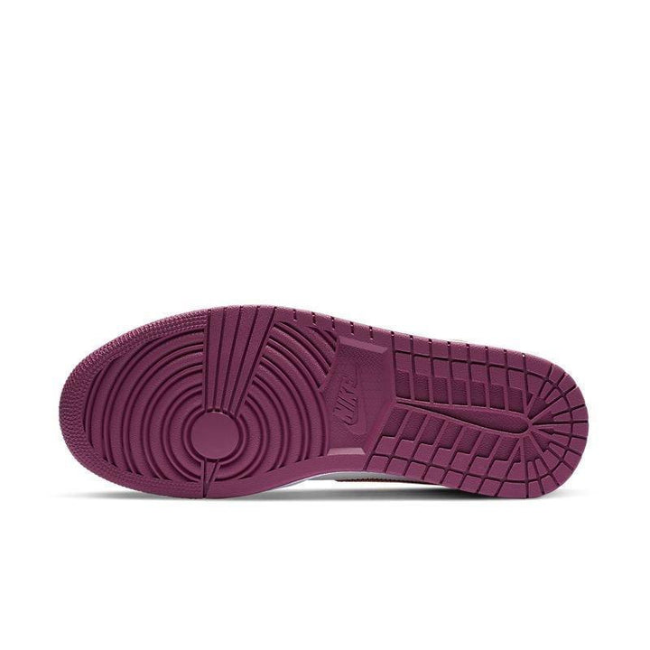 Air Jordan 1 Mid &