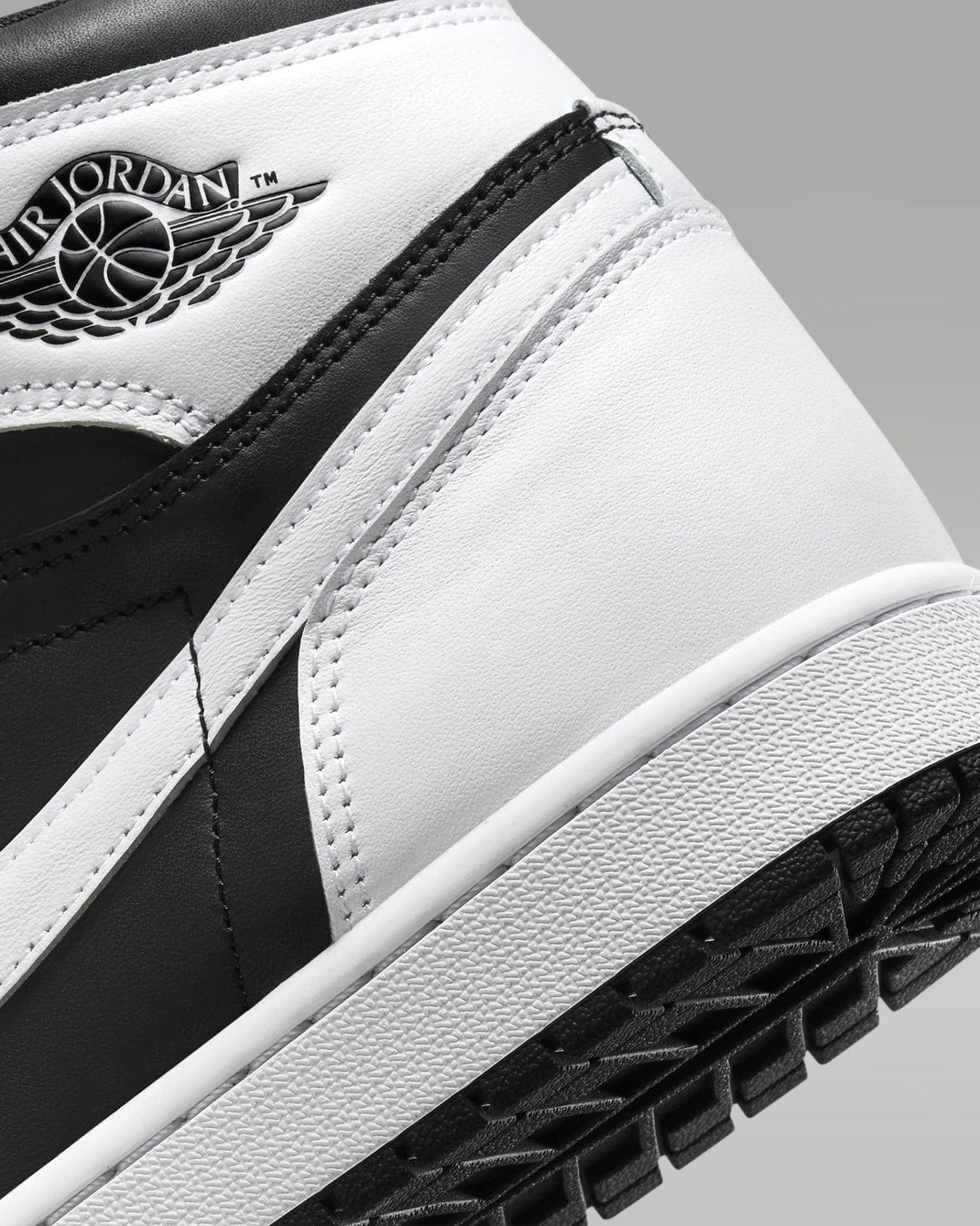 Air Jordan 1 Retro High OG "Black &amp; White"