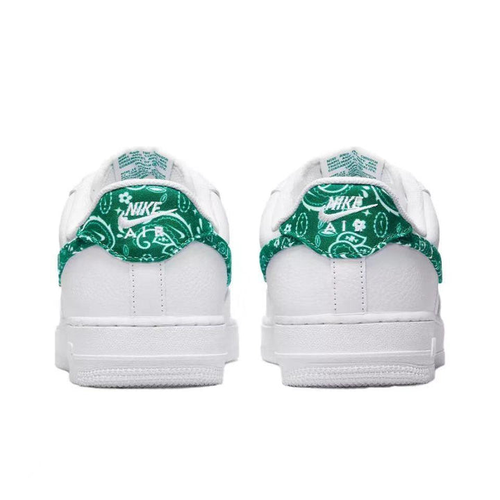 Nike Air Force 1 &