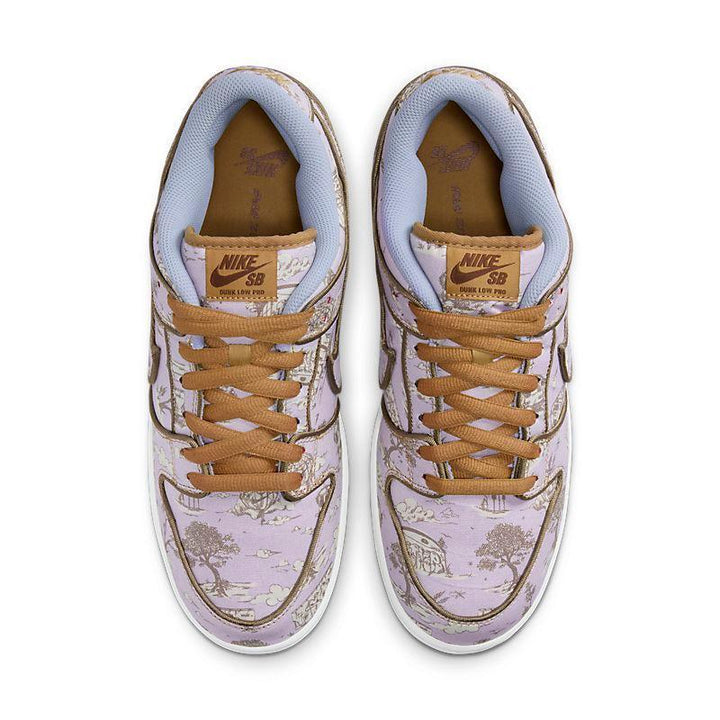 Nike SB Dunk Low &