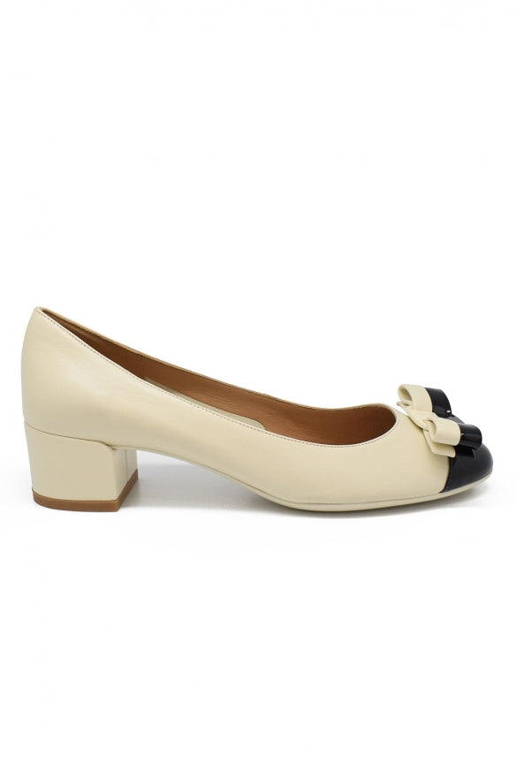 Salvatore Ferragamo Women Eva Leathe Pumps