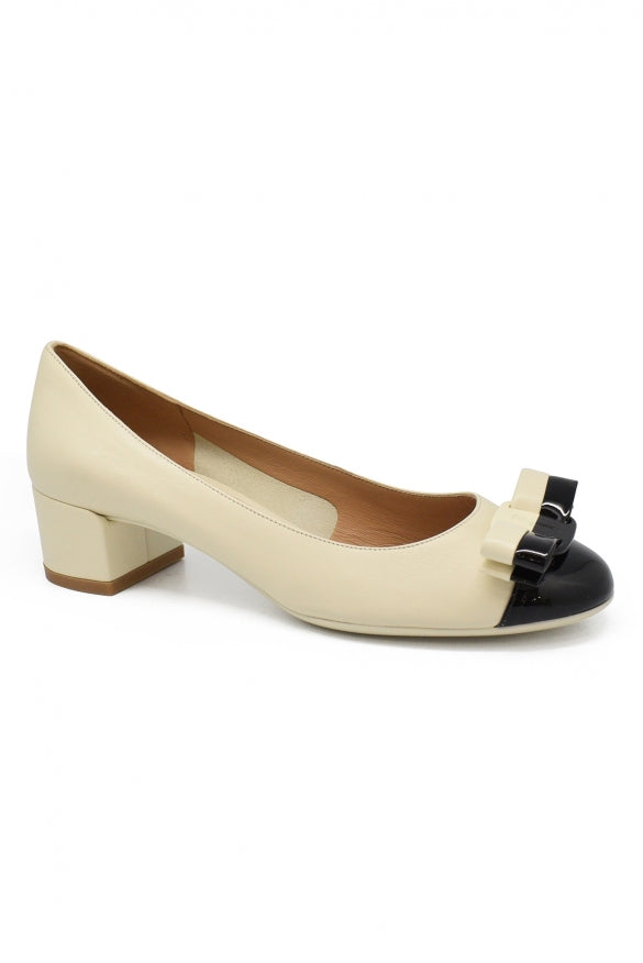 Salvatore Ferragamo Women Eva Leathe Pumps