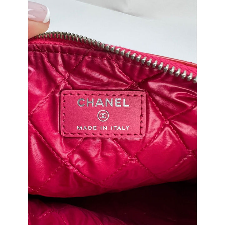 Chanel Medium dark pink patent quilted cosmetic case – STORE 7994