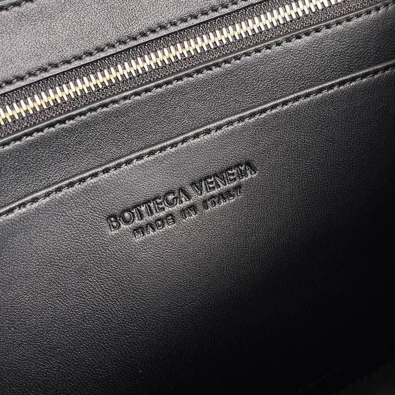 Bottega Veneta Bottega Veneta Andiamo East/West Small Tote Bag