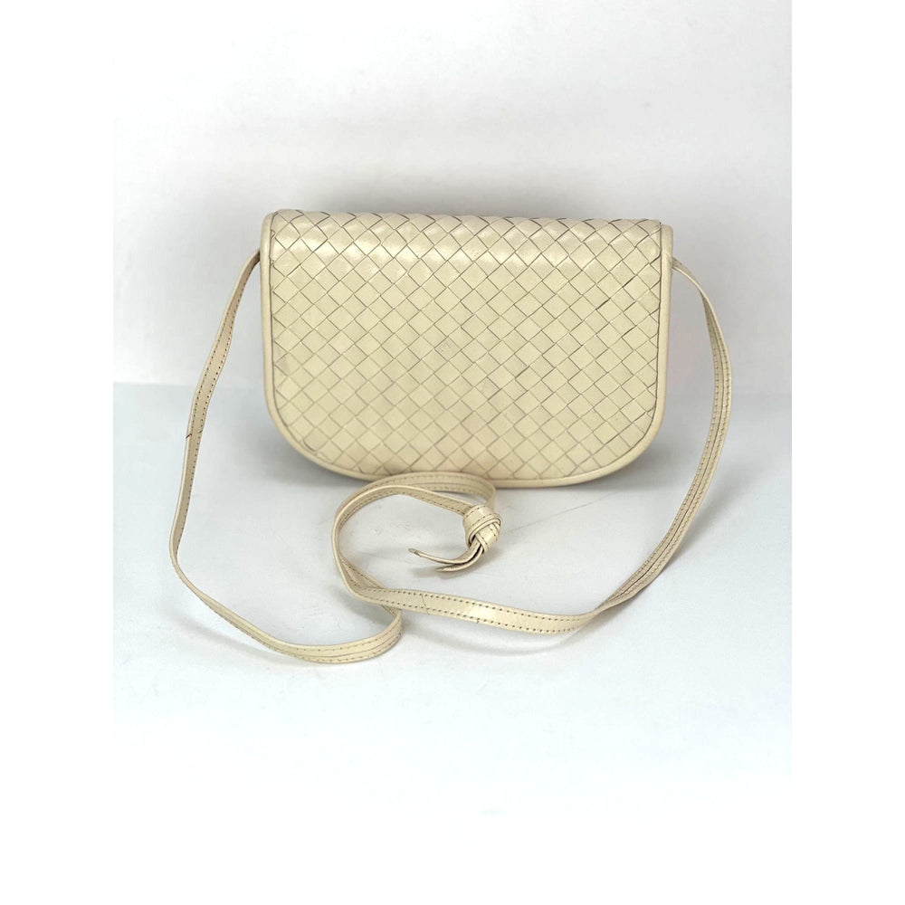 Bottega Veneta Intreciato white leather Shoulder Clutch Bag with adjustable strap, luxury bags, pre-owned very good condition.
