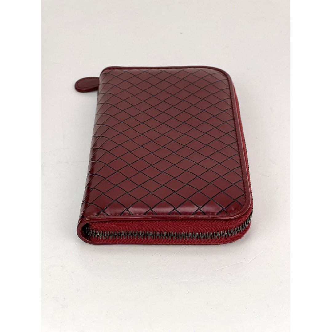 Bottega Veneta Burgundy Intrecciato leather zip wallet clutch – STORE 7994