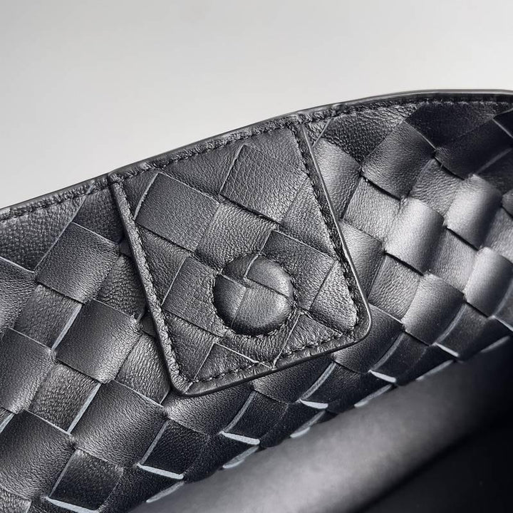 Bottega Veneta Bottega Veneta Andiamo East/West Small Tote Bag