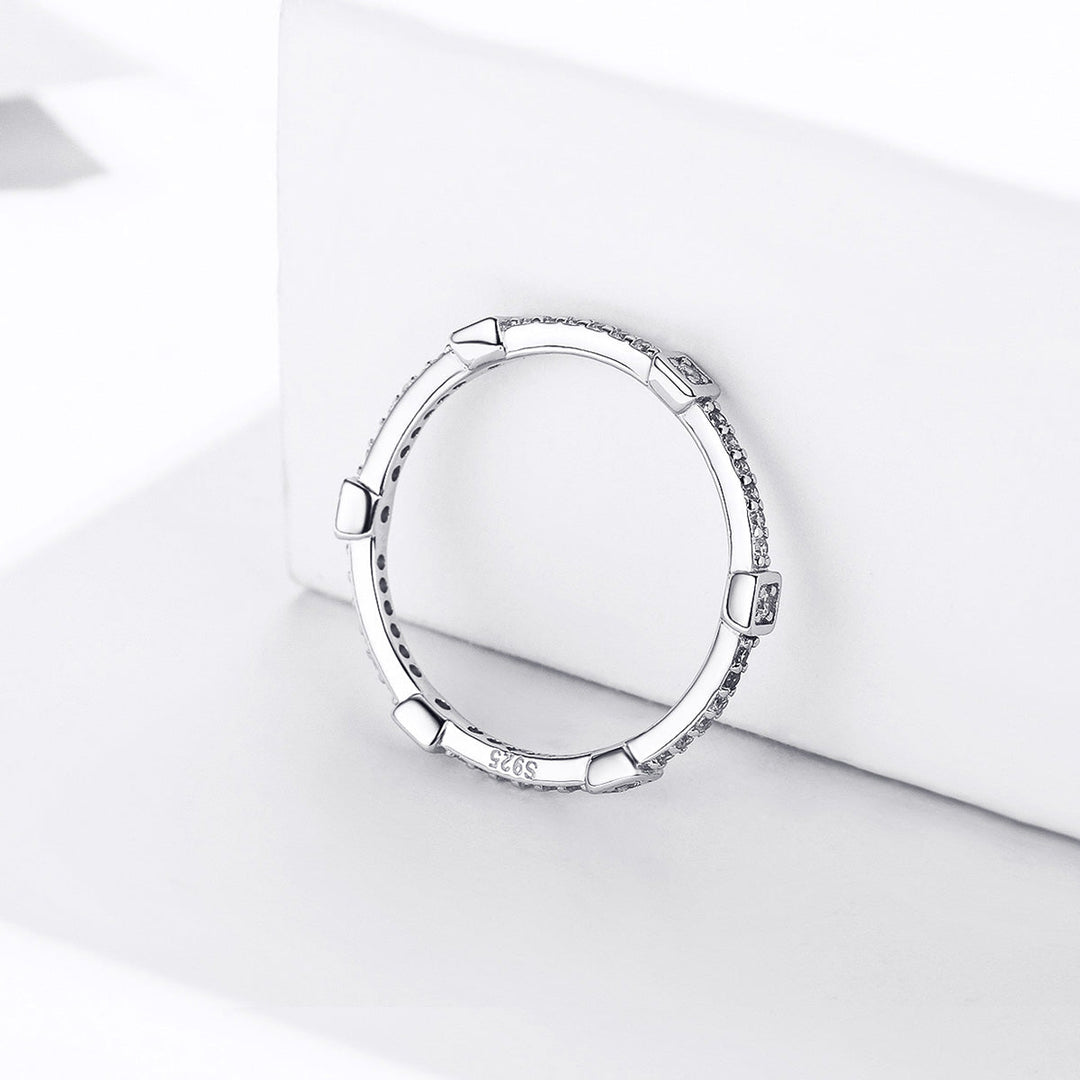 925 Sterling Silver Ring with Pavé Setting CZ - Size 6.0