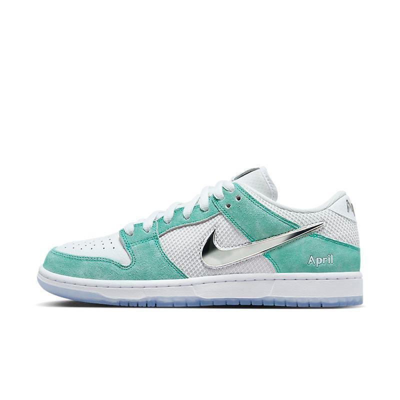 Nike SB Dunk Low &