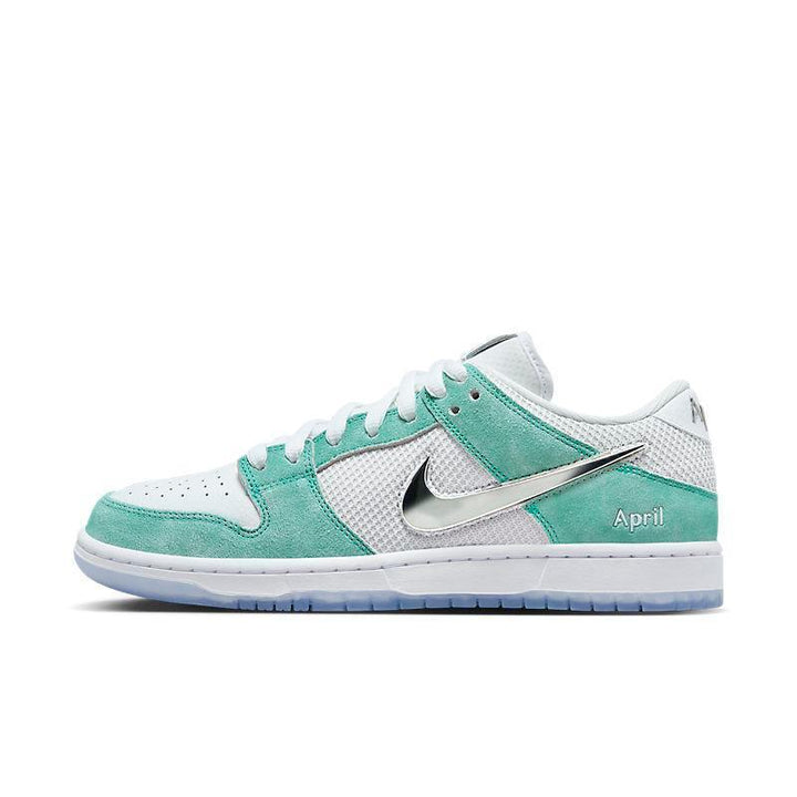 Nike SB Dunk Low &