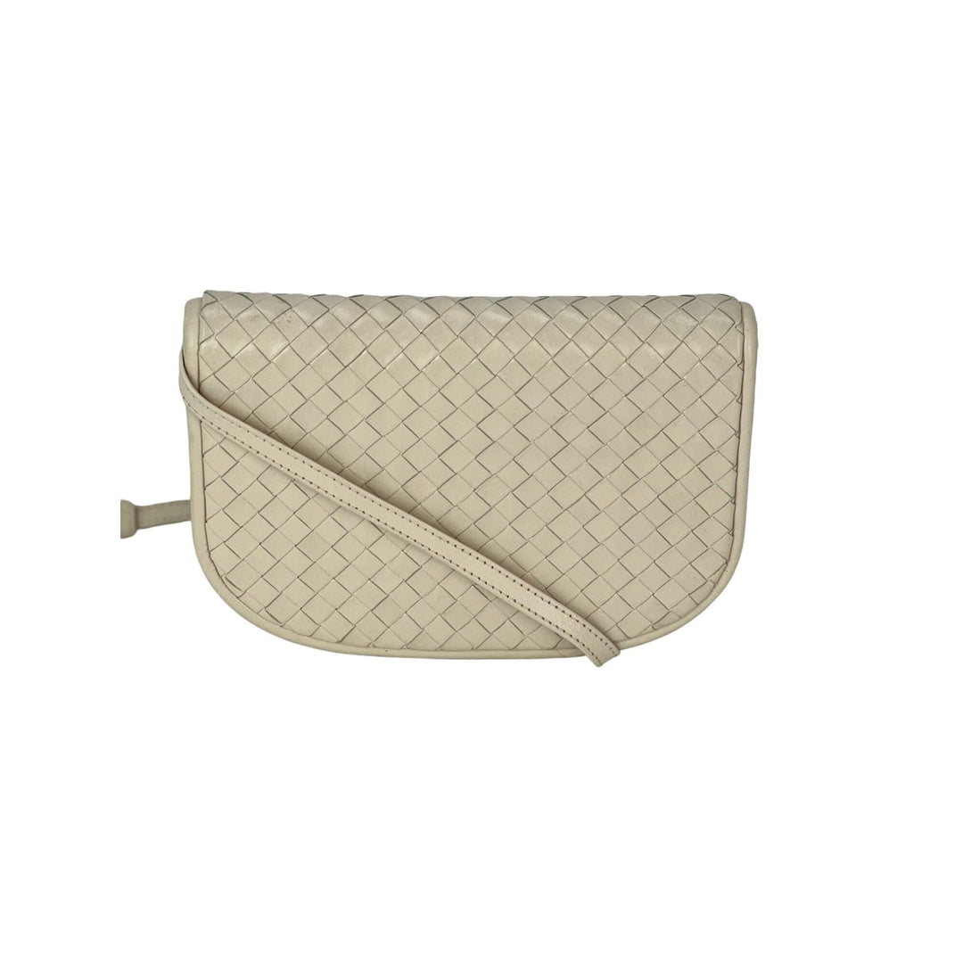 Bottega Veneta Intreciato white leather Shoulder Clutch Bag, luxury bags, elegant woven design, pre-owned, very good condition.