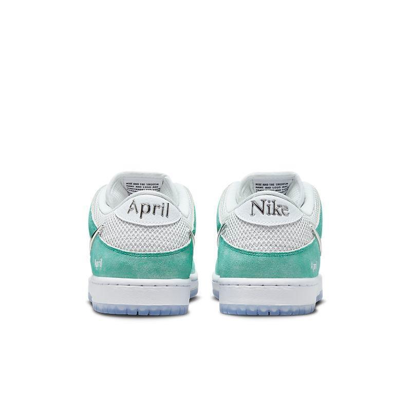 Nike SB Dunk Low &