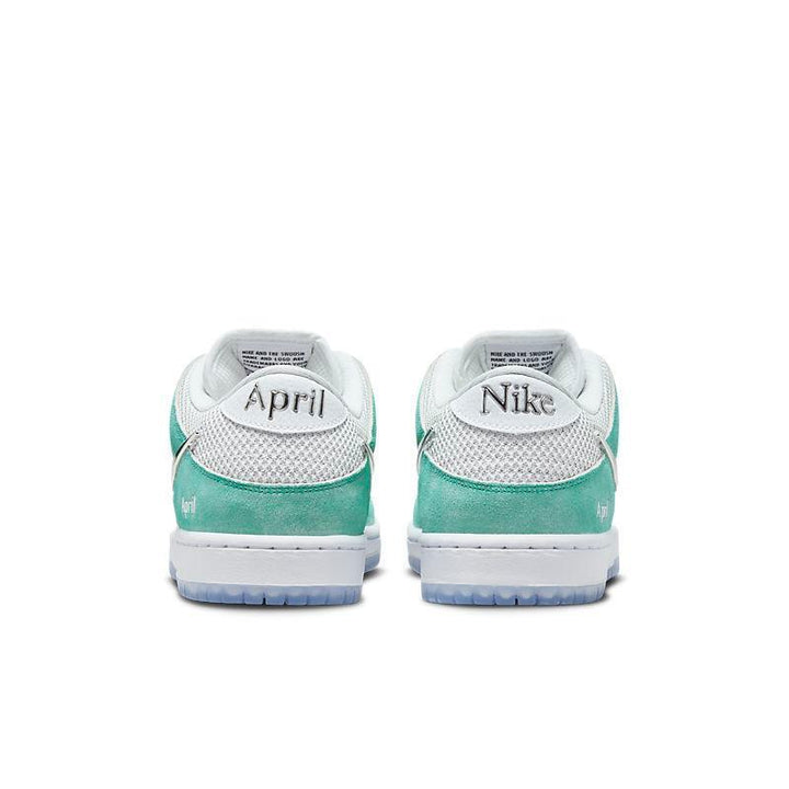 Nike SB Dunk Low &