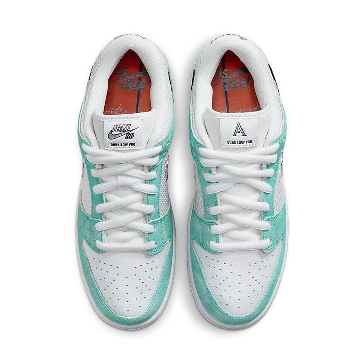 Nike SB Dunk Low &