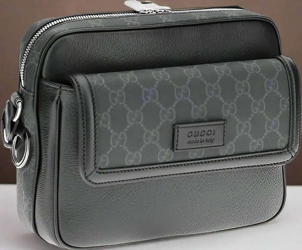 GUCCI GG Supreme Shoulder Bag