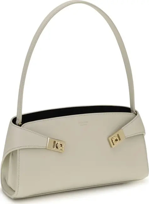 Ferragamo

Beige Calf Leather Bos Taurus Shoulder Bag
