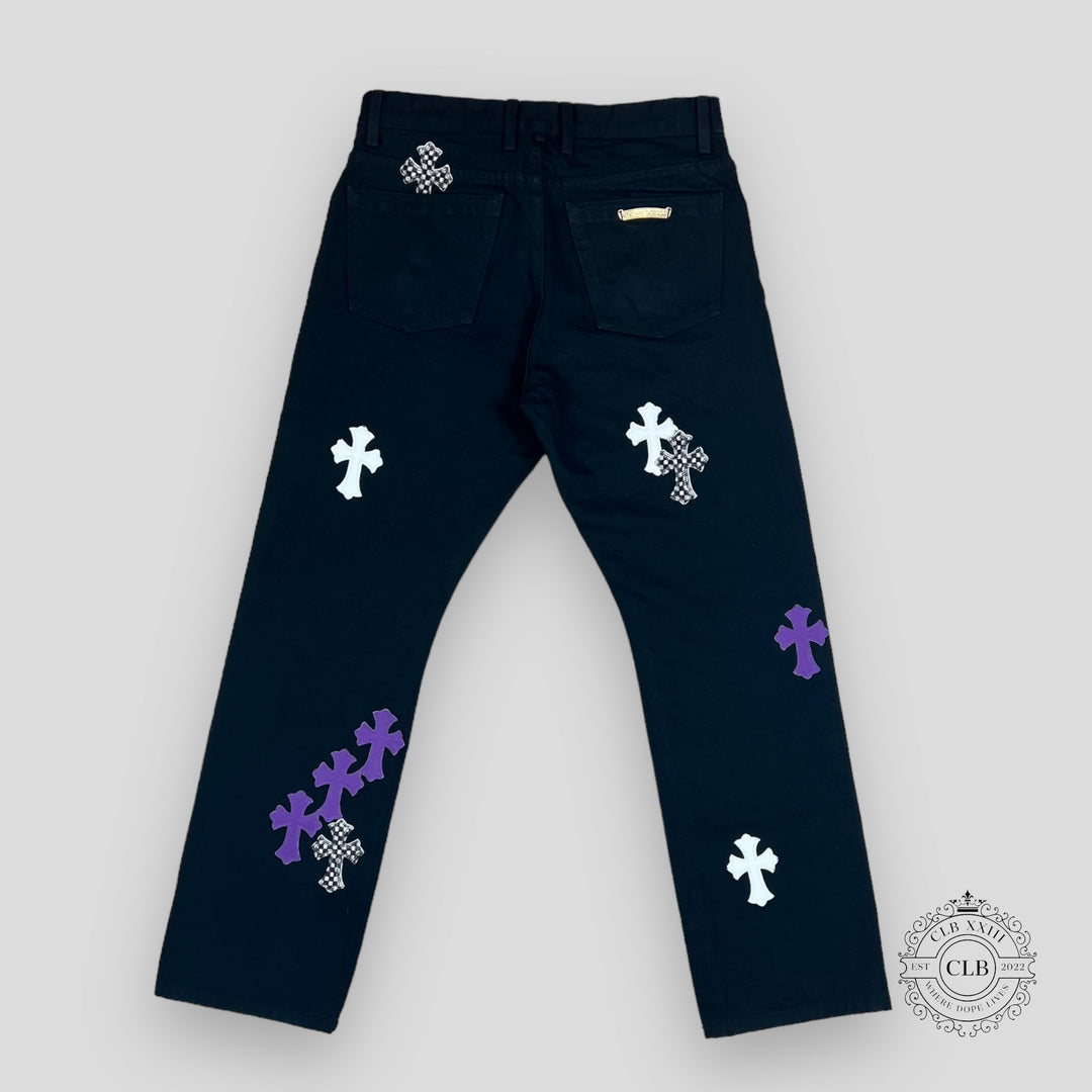 CHROME HEARTS CROSS PATCH  FLEURKNEE JEANS - BLACK / PURPLE