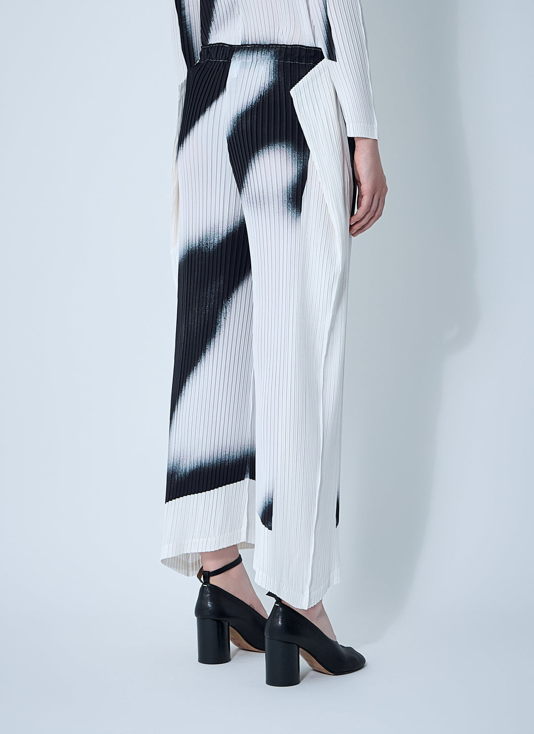 Issey Miyake Women Shadow Study Pants