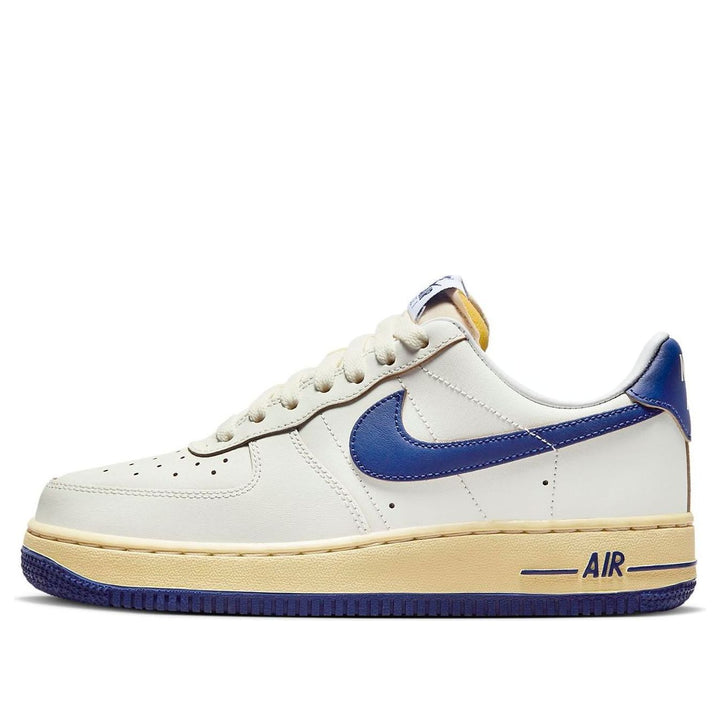 Nike Air Force 1 &