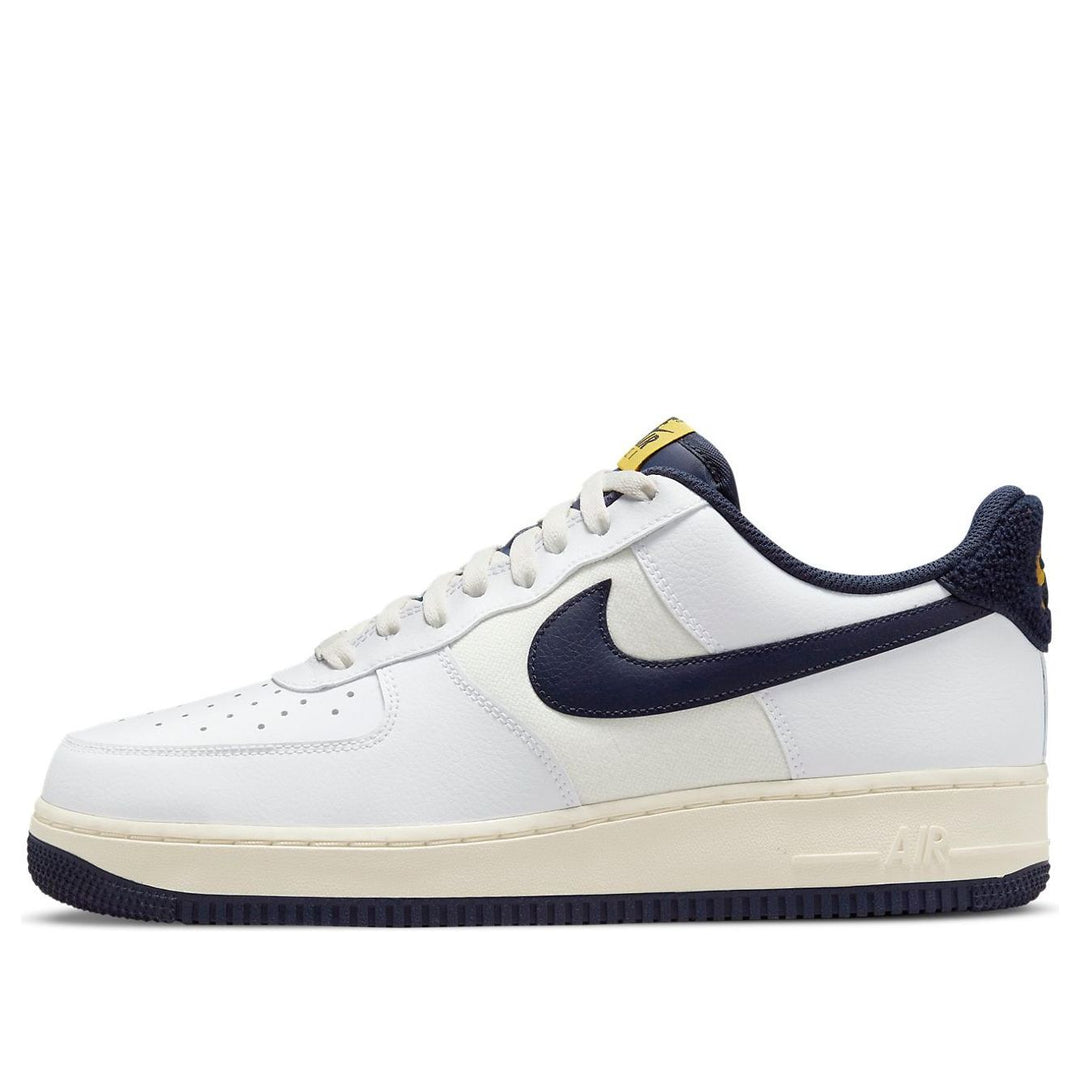 Nike Air Force 1 &
