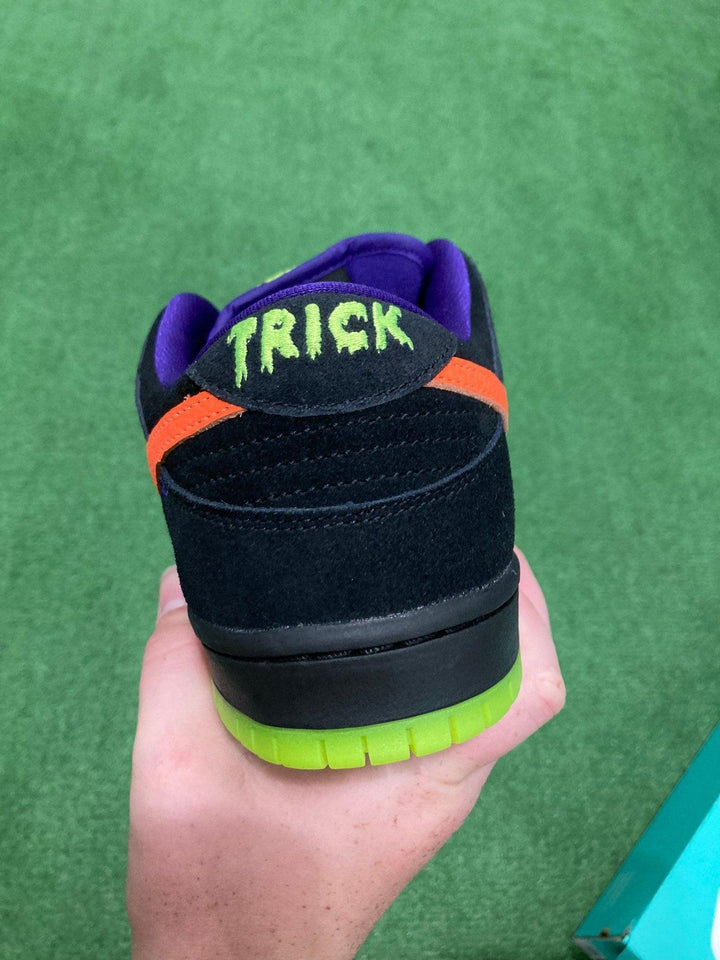 Nike SB Dunk Low Night of Mischief Halloween