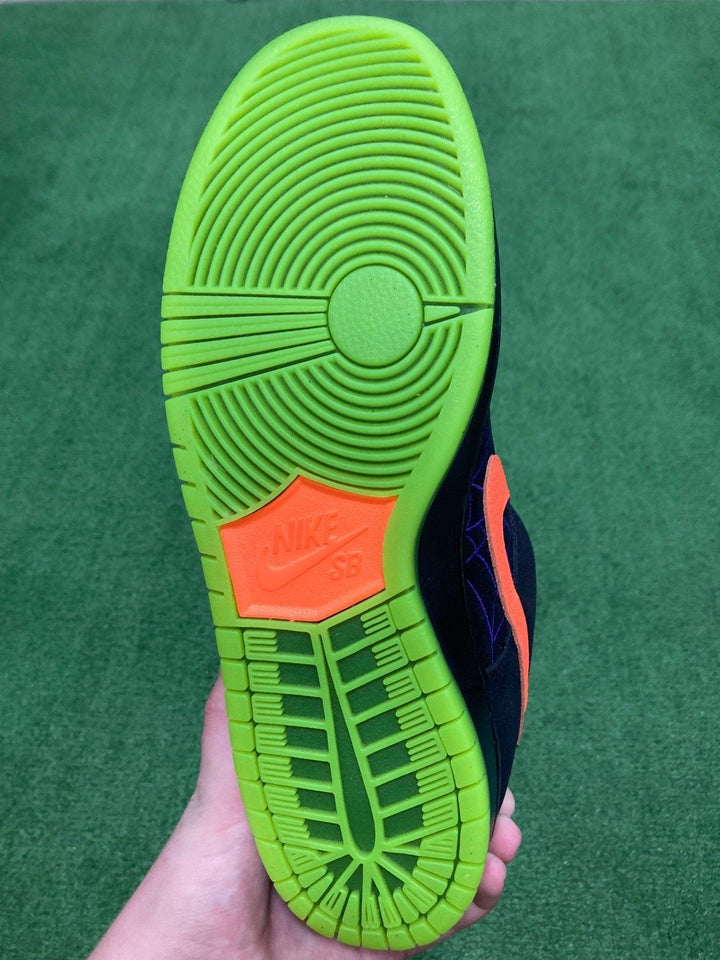 Nike SB Dunk Low Night of Mischief Halloween